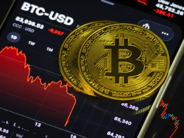 Bitcoin Tracks Stocks Higher With Crypto Traders Staying on Edge