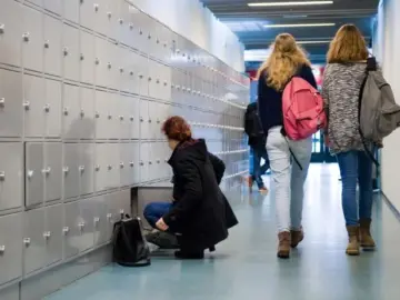 Teacher sentenced to 4 years for abusing high school girls