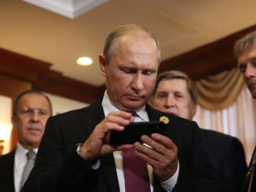 Russians Turn to Pagers as Internet Disruptions Hit